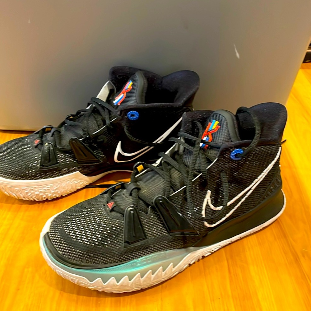 Nike Kyrie Seven size 9.5 used but in really nice condition